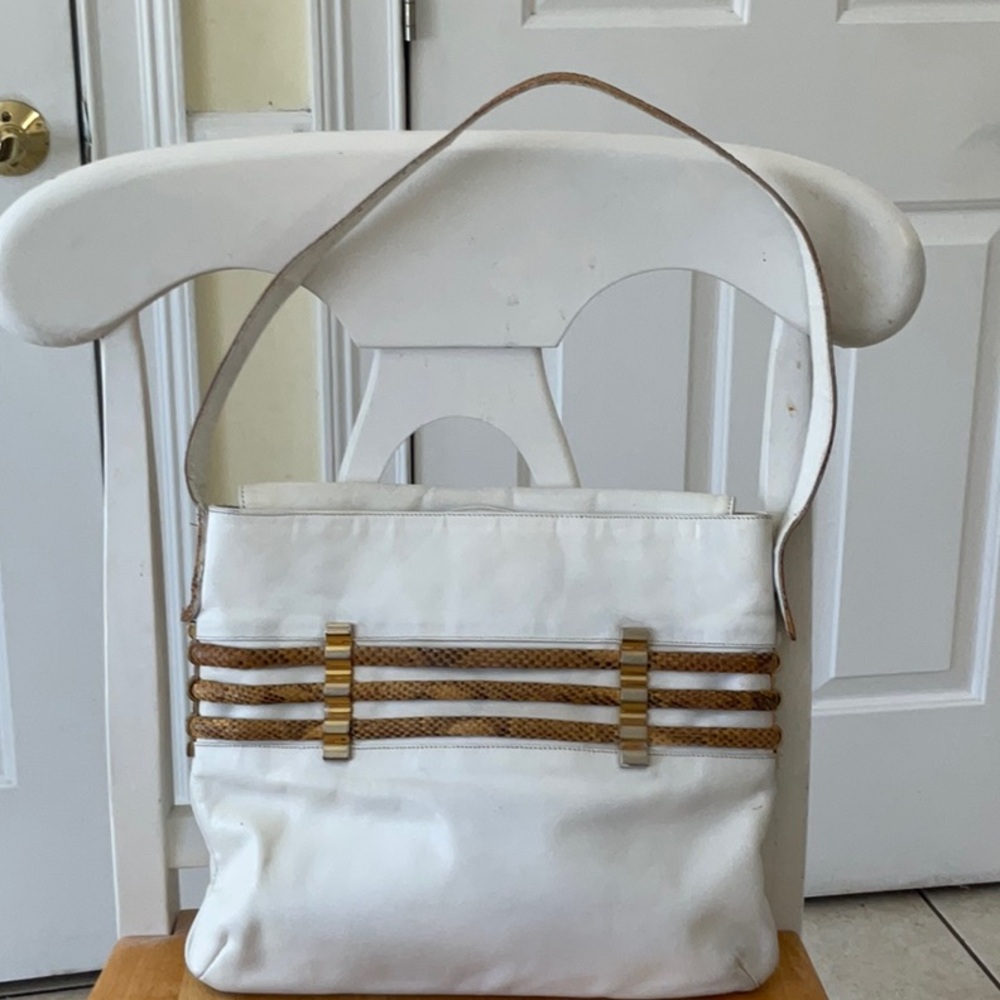 BellidoWhite Leather Shoulder Bag with Gold Accents Vintage - Picture 4 of 7